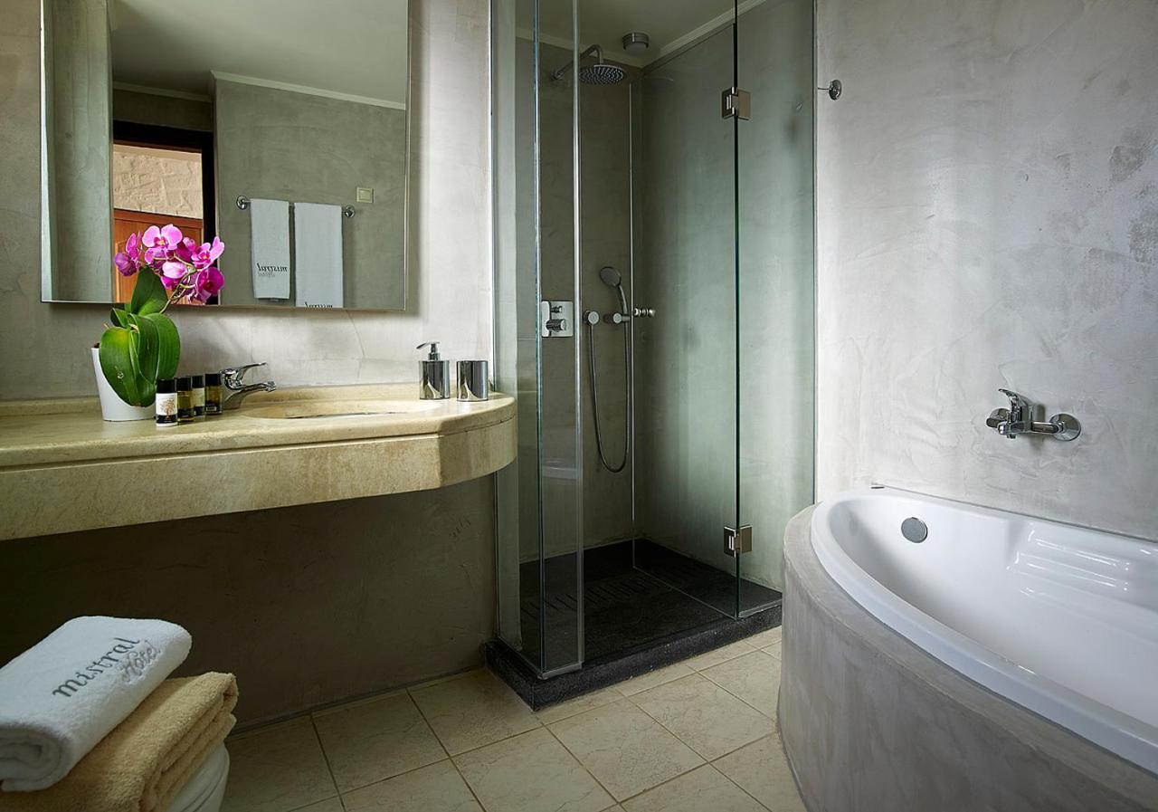 Mistral Hotel - For Solo Travelers Maleme  Exterior photo